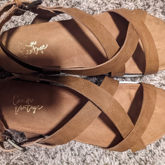 Platform sandals - Picture 3 of 3